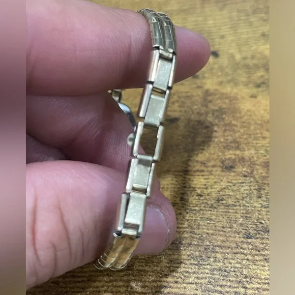 Vintage Women’s Gold Bulova Wristwatch - Picture 5 of 7